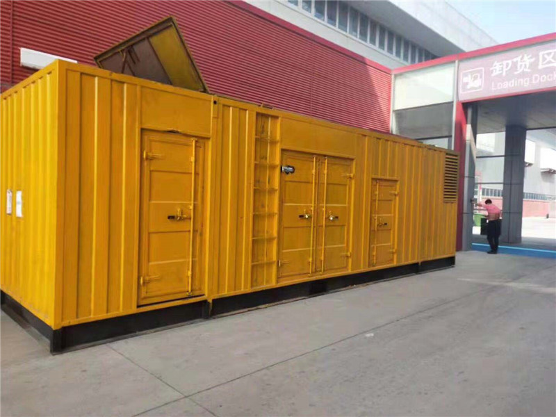 建湖柴油发电机组预热机油时需要注意哪些安全事项？